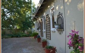 Jock-Inn Guest House
